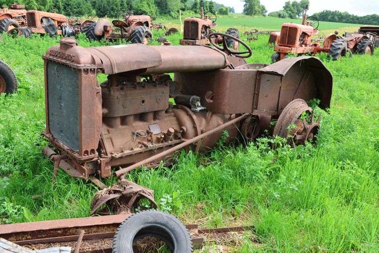 ALLIS CHALMERS 'U' CONTINENTAL ENGINE TRACTOR