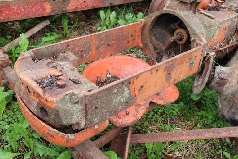 ALLIS CHALMERS TRACTOR FRAME