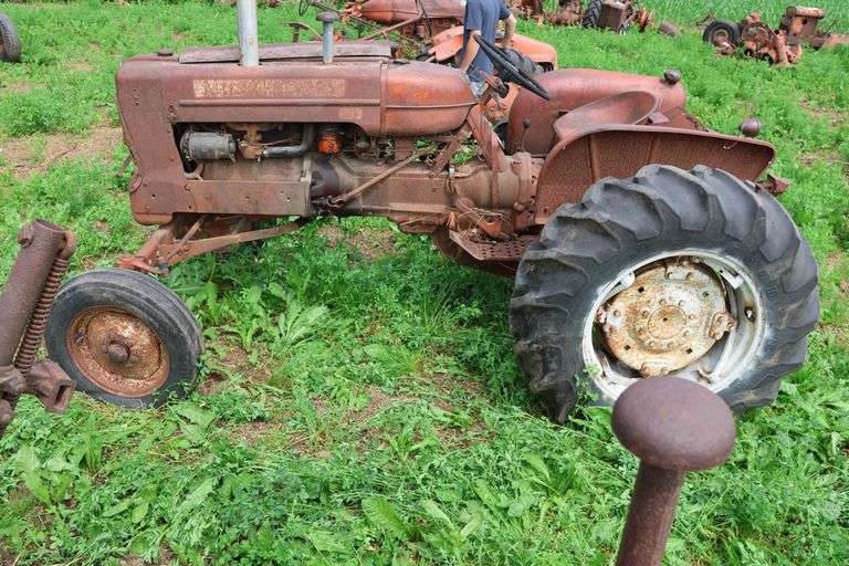 ALLIS CHALMERS D14 TRACTOR
