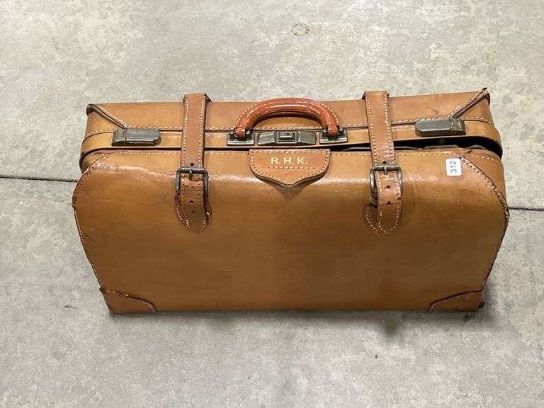 VINTAGE LEATHER BRIEFCASE