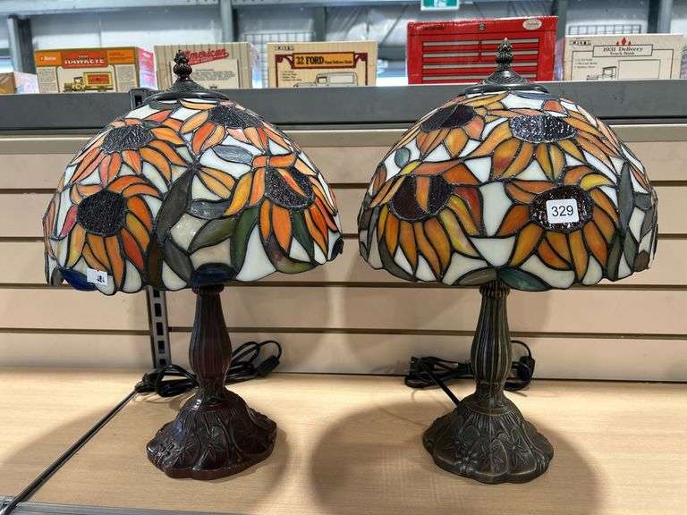 PAIR OF TIFFANY STYLE LAMPS - 18"