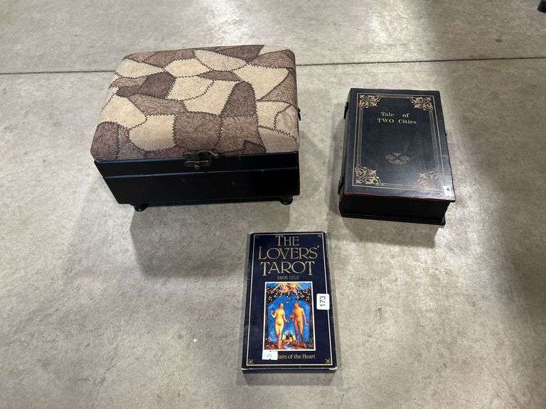 2 SMALL STORAGE BOXES & TAROT CARDS
