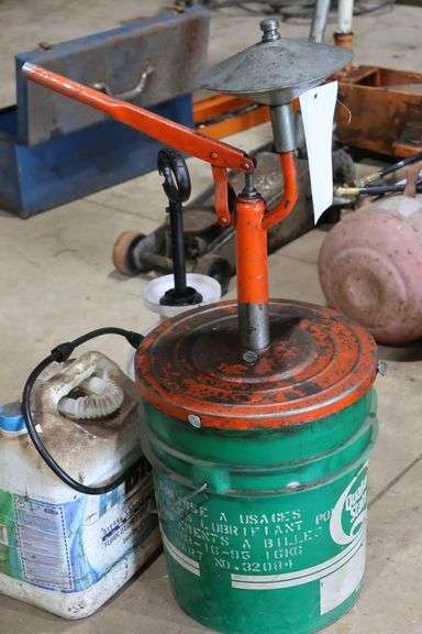 HAND PUMP PRESSURE SPRAYER PAIL WITH PUMP, DIESEL EXHAUST FLUID