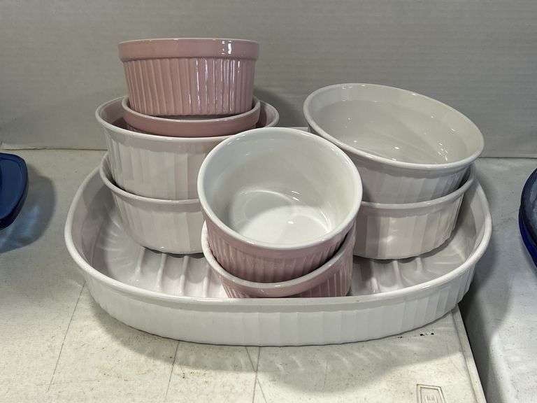 GROUP OF ASSORTED CORNINGWARE & BERGHOFF CERAMIC CASSEROLE DISHES