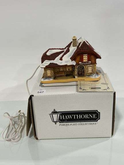 HUMMEL "ALL ABOARD" HAWTHORNE VILLAGE - SCULPTURE A8282