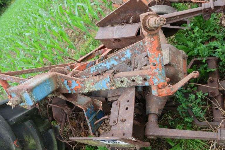 ALLIS CHALMERS TRACTOR FRAME