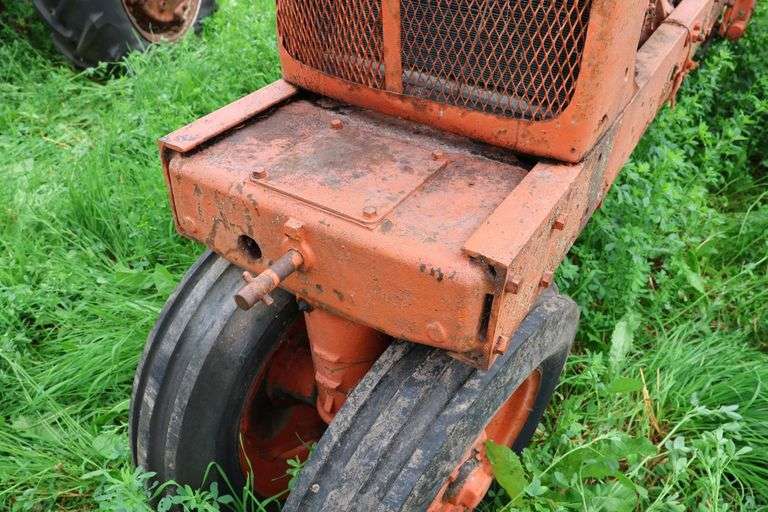 ALLIS CHALMERS 'WD' TRACTOR