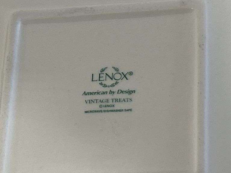 LENOX HOLIDAY SERVING DISH, BOWL & DESERT PLATES