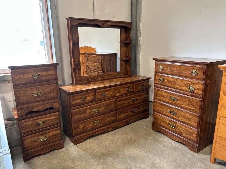 FOUR PIECE BEDROOM SET