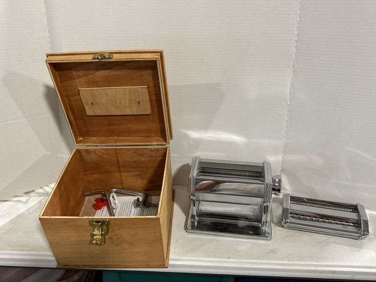 PASTA MAKER