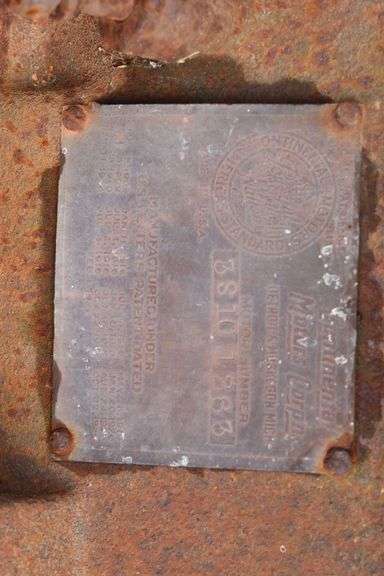 ALLIS CHALMERS 'U' CONTINENTAL ENGINE TRACTOR