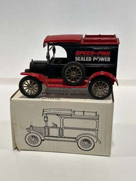 ERTL SPEED-PRO 1913 MODEL T DELIVERY BANK - 1/25
