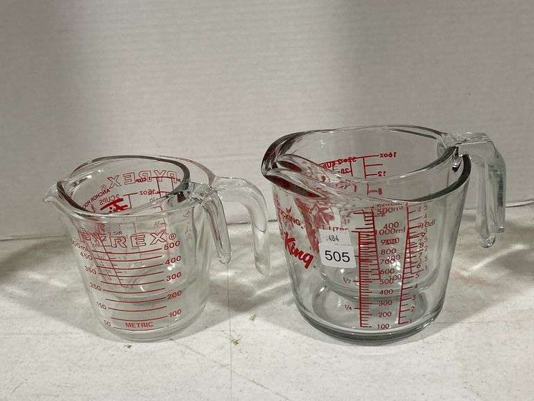 3 FIRE KING & 1 PYREX MEASURES