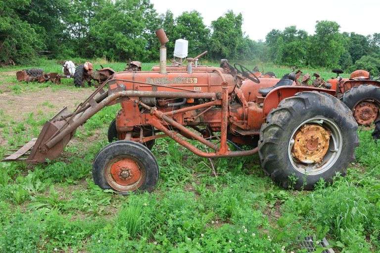 ALLIS CHALMERS D14 TRACTOR & LOADER