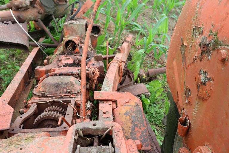 ALLIS CHALMERS TRACTOR FRAME
