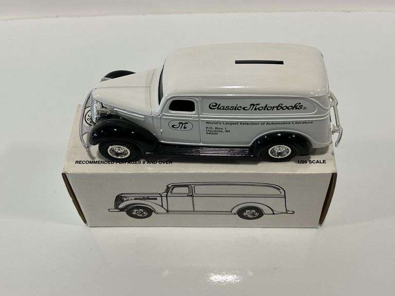 ERTL CLASSIC MOTORBOOKS 1936 CHEVY PANEL TRUCK BANK - 1/25