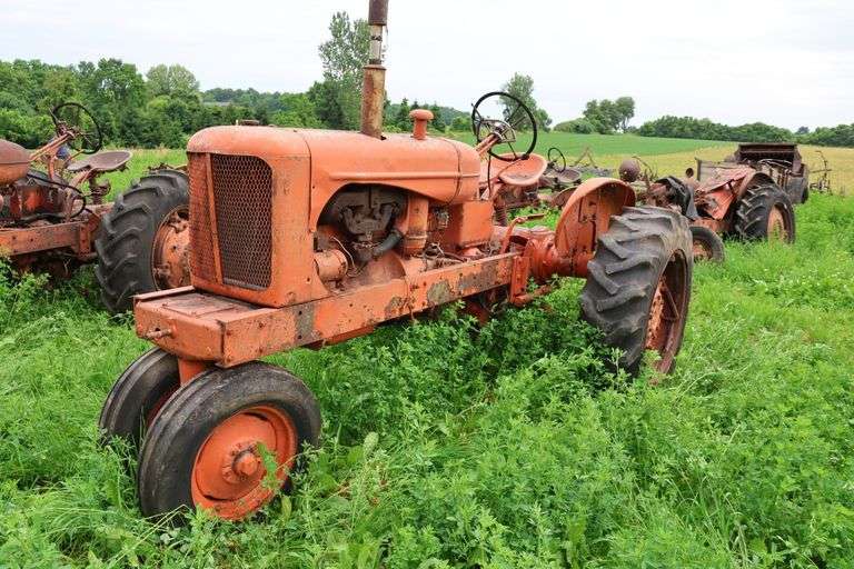 ALLIS CHALMERS 'WD' TRACTOR