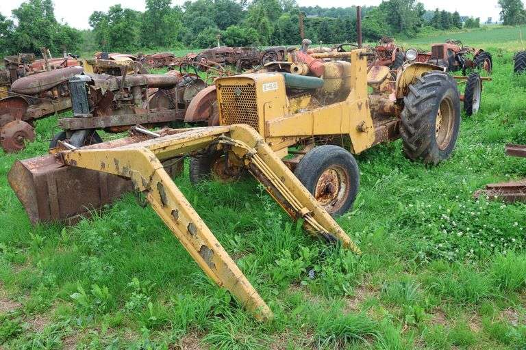 ALLIS CHALMERS I60 TRACTOR & LOADER