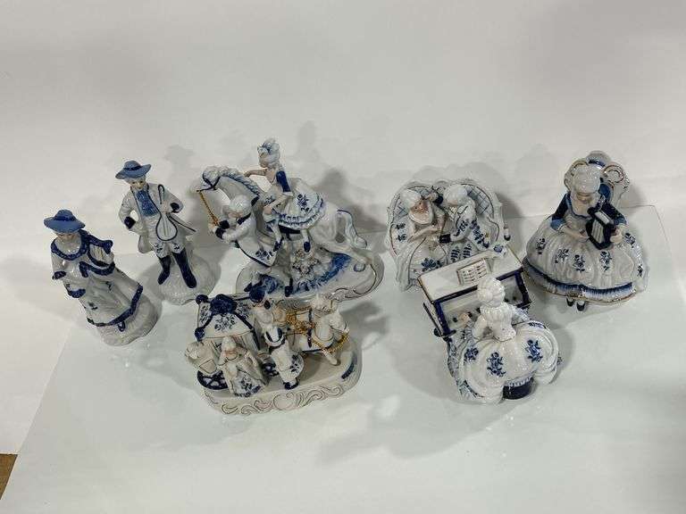 GROUP OF CERAMIC FIGURINES