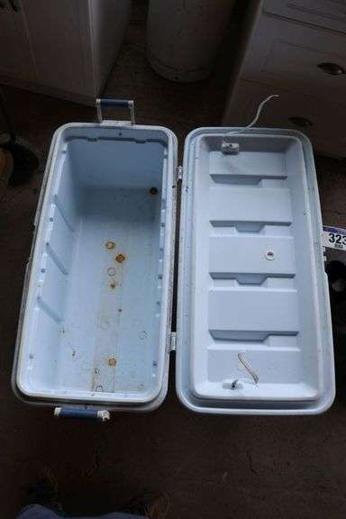 RUBBERMAID COOLER