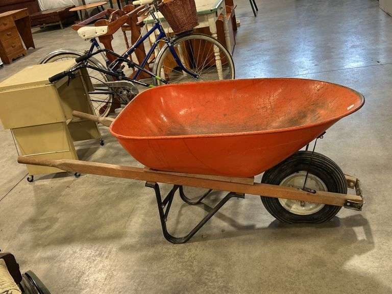 METAL WHEELBARROW