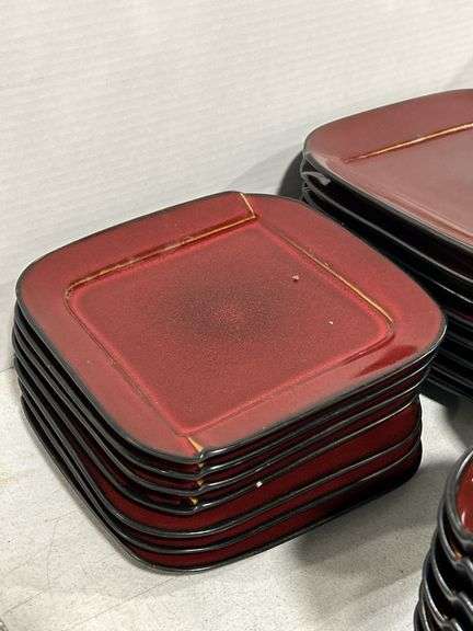 GROUP OF PLATES, BOWLS & MUGS