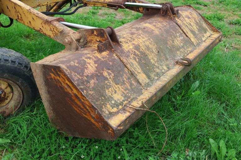 ALLIS CHALMERS I60 TRACTOR & LOADER