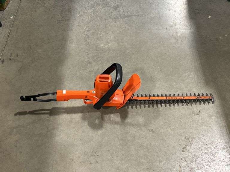 BLACK & DECKER 16" ELECTRIC HEDGE TRIMMER