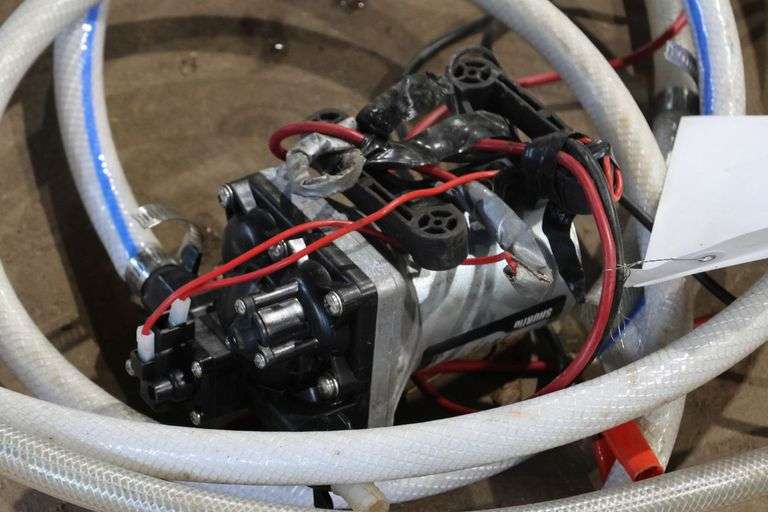 SHURFLO PUMP WITH HOSE