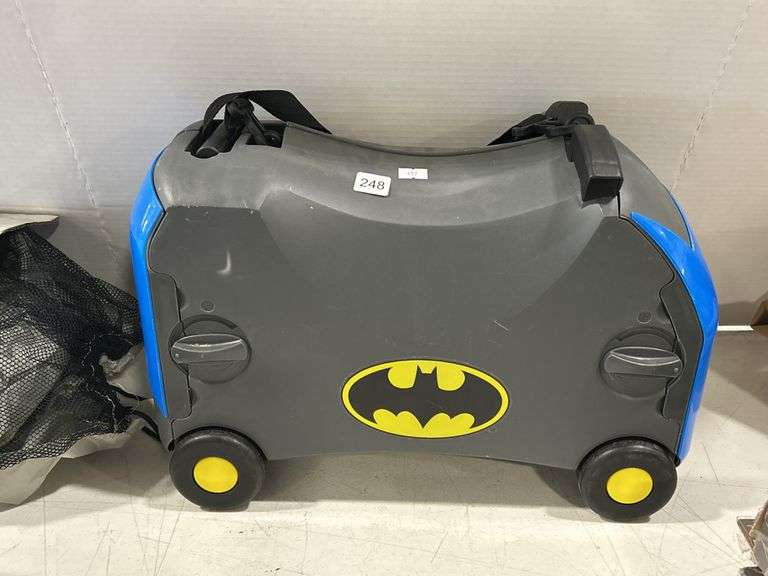 VROOM BATMAN RIDE ON CHILDS LUGGAGE