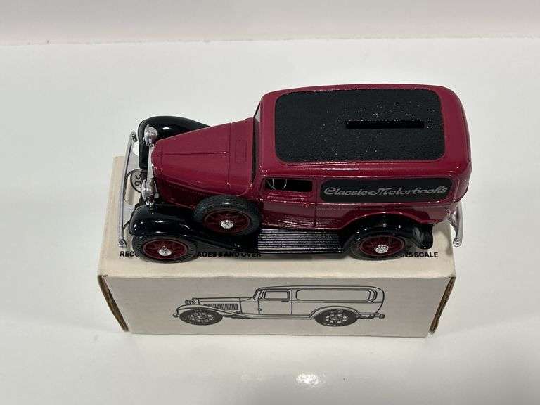 ERTL CLASSIC MOTORBOOKS 1932 PANEL DELIVERY BANK - 1/25