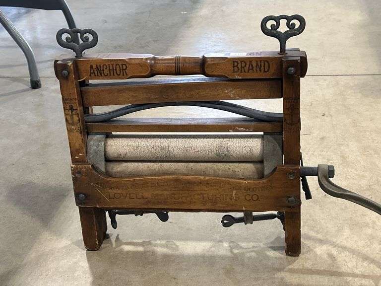 LOVELL MANUFACTURING CO. WRINGER