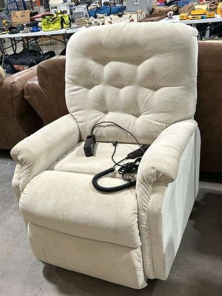 LAZY BOY LIFT CHAIR - NOT TESTED