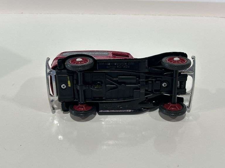 ERTL CLASSIC MOTORBOOKS 1932 PANEL DELIVERY BANK - 1/25