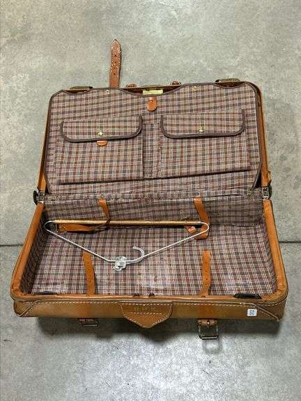 VINTAGE LEATHER BRIEFCASE