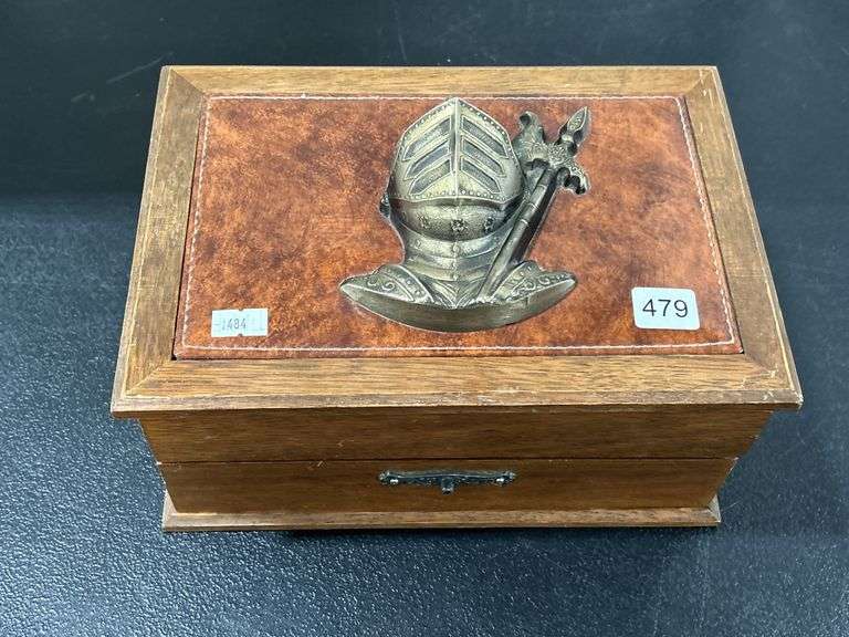 POPULAR GAMES IN WOODEN BOX - MISSING DOMINOES