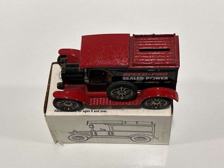 ERTL SPEED-PRO 1913 MODEL T DELIVERY BANK - 1/25