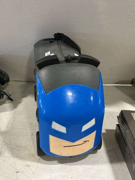VROOM BATMAN RIDE ON CHILDS LUGGAGE