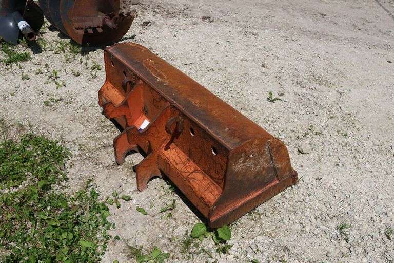 KUBOTA 44" DITCHING BUCKET