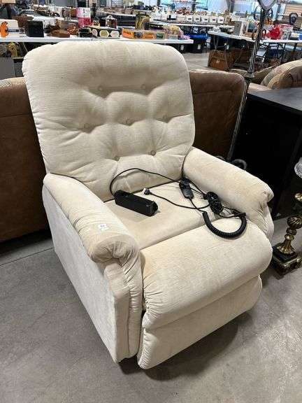 LAZY BOY LIFT CHAIR - NOT TESTED