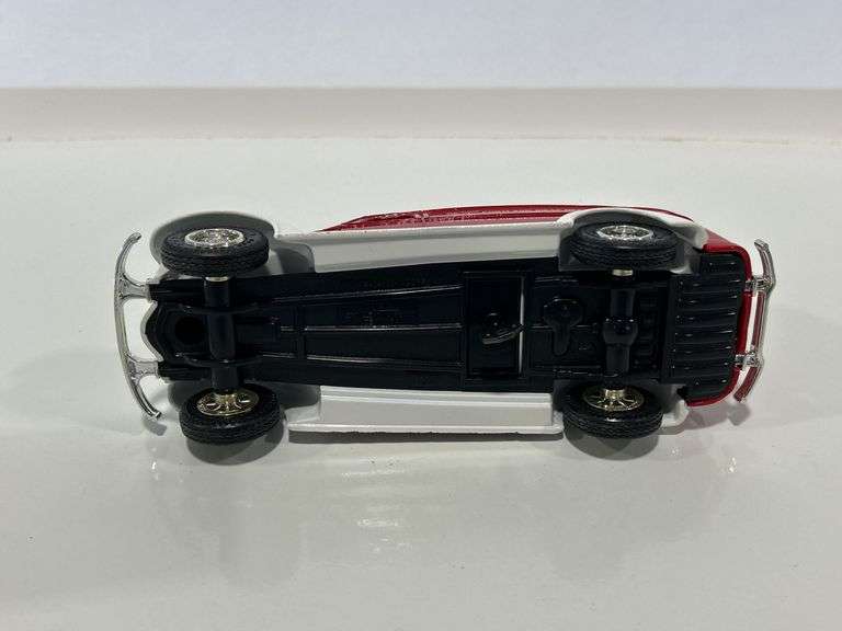 ERTL 29TH ANNUAL PORTLAND SWAP MEET 1938 CHEVY PANEL TRUCK BANK - 1/25