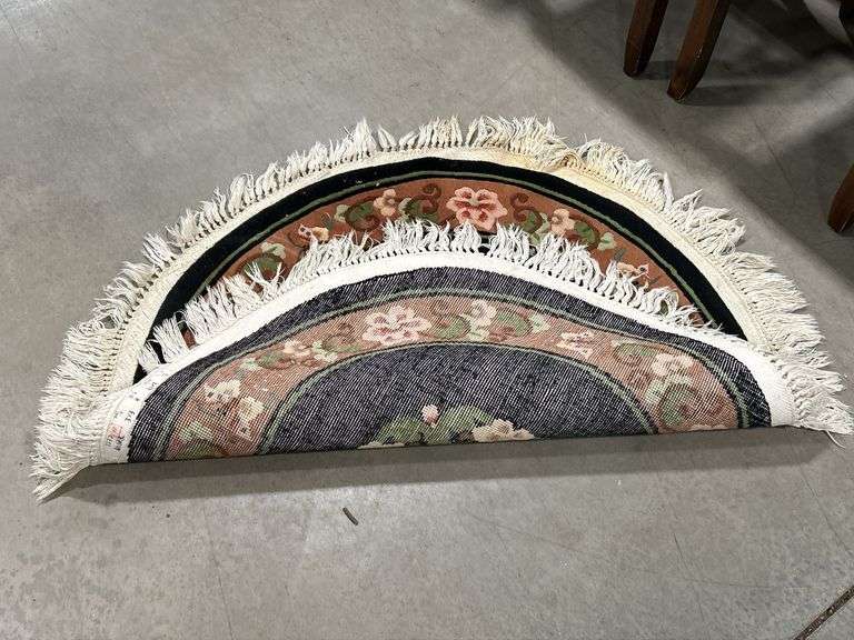 AREA RUG - 42"