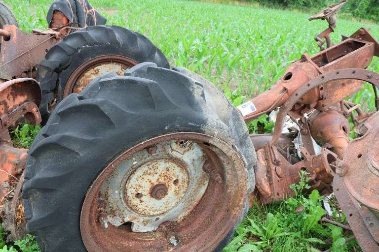 ALLIS CHALMERS TRACTOR FRAME