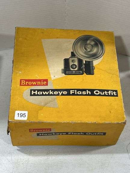 BROWNIW HAWKEYE FLASH OUTFIT CAMERA & BOX