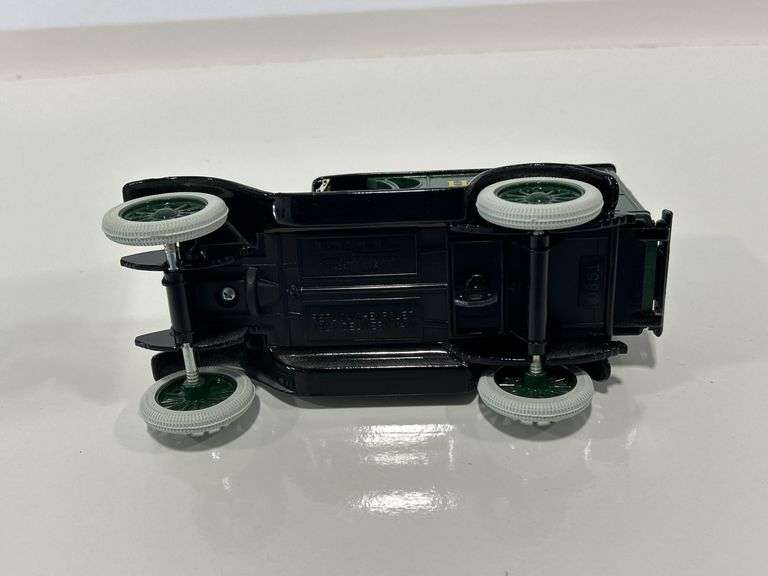 ERTL HEMMINGS MOTOR NEWS 1923 CHEVY 1/2 TON TRUCK BANK - 1//25