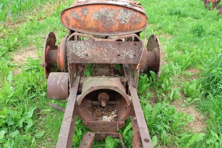 ALLIS CHALMERS TRACTOR FRAME