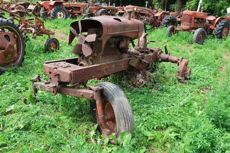 ALLIS CHALMERS 'WD' TRACTOR