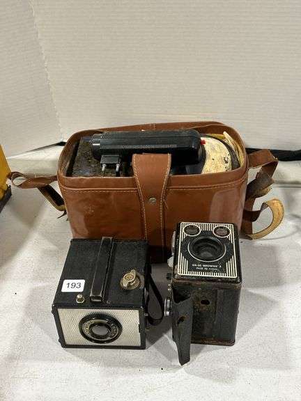 ANSCO SHUR-FLASH, SIX-20 BROWNIE E CAMERA & CAMERA CASE & ACCESSORIES