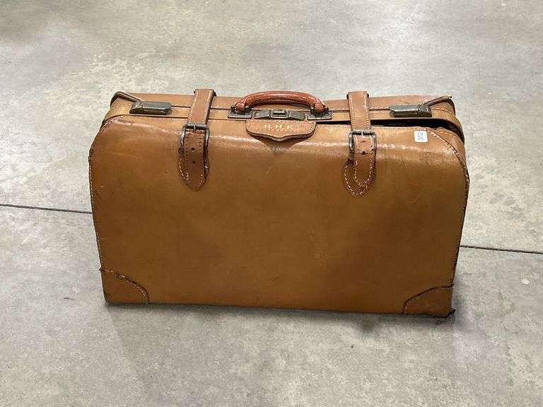 VINTAGE LEATHER BRIEFCASE