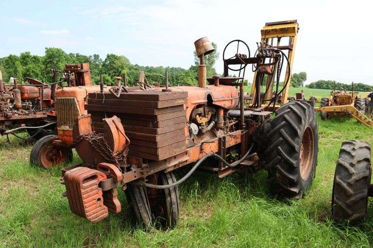 ALLIS CHALMERS 'WD' TRACTOR
